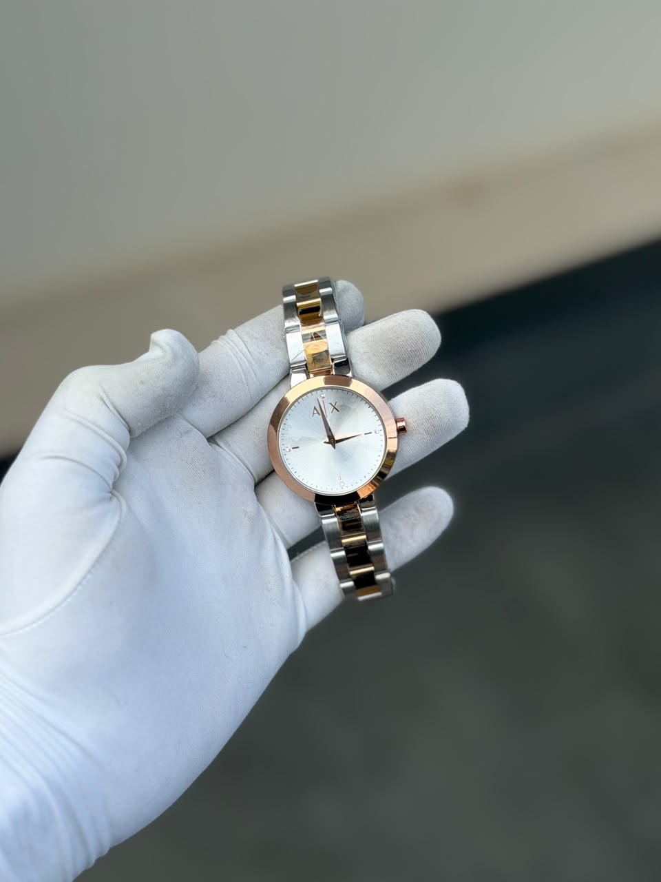 Women’s Classic Analog Quartz Wrist Watch with Elegant Dial Design