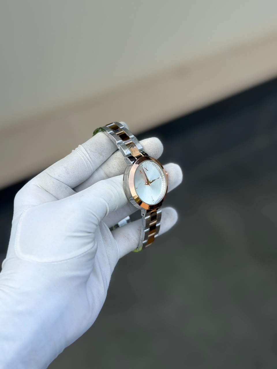 Women’s Classic Analog Quartz Wrist Watch with Elegant Dial Design