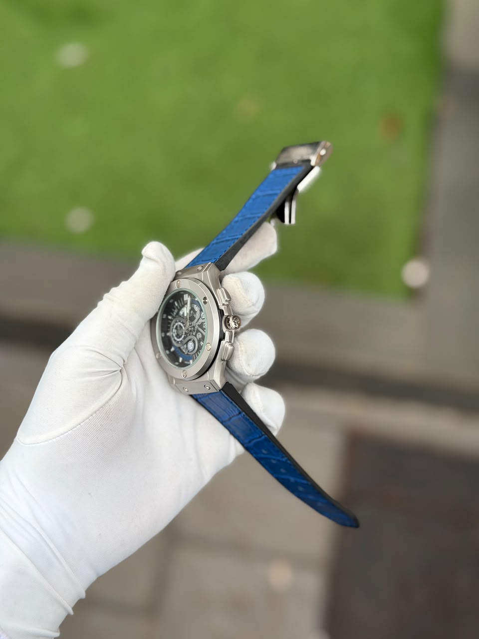 Men’s Luxury Chronograph Watch – Detailed Dial & Leather-Style Strap