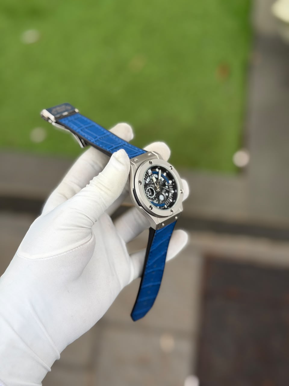 Men’s Luxury Chronograph Watch – Detailed Dial & Leather-Style Strap