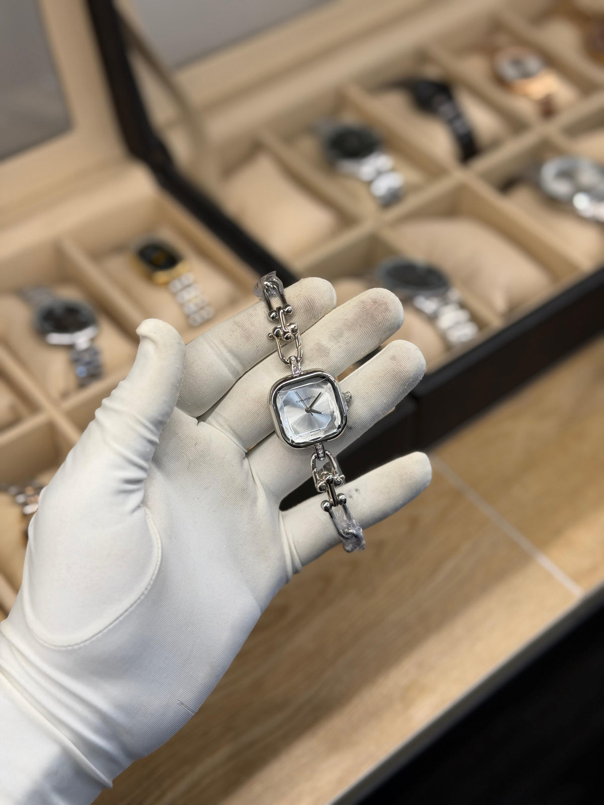 Women's Elegant Square Dial Chain Bracelet Watch