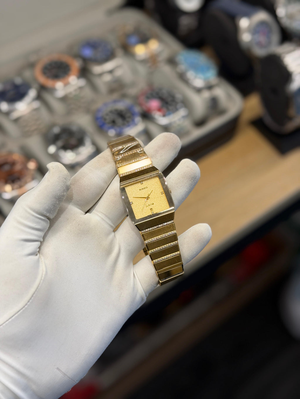 Luxury Gold Rectangular Quartz Watch – Elegant Metal Bracelet