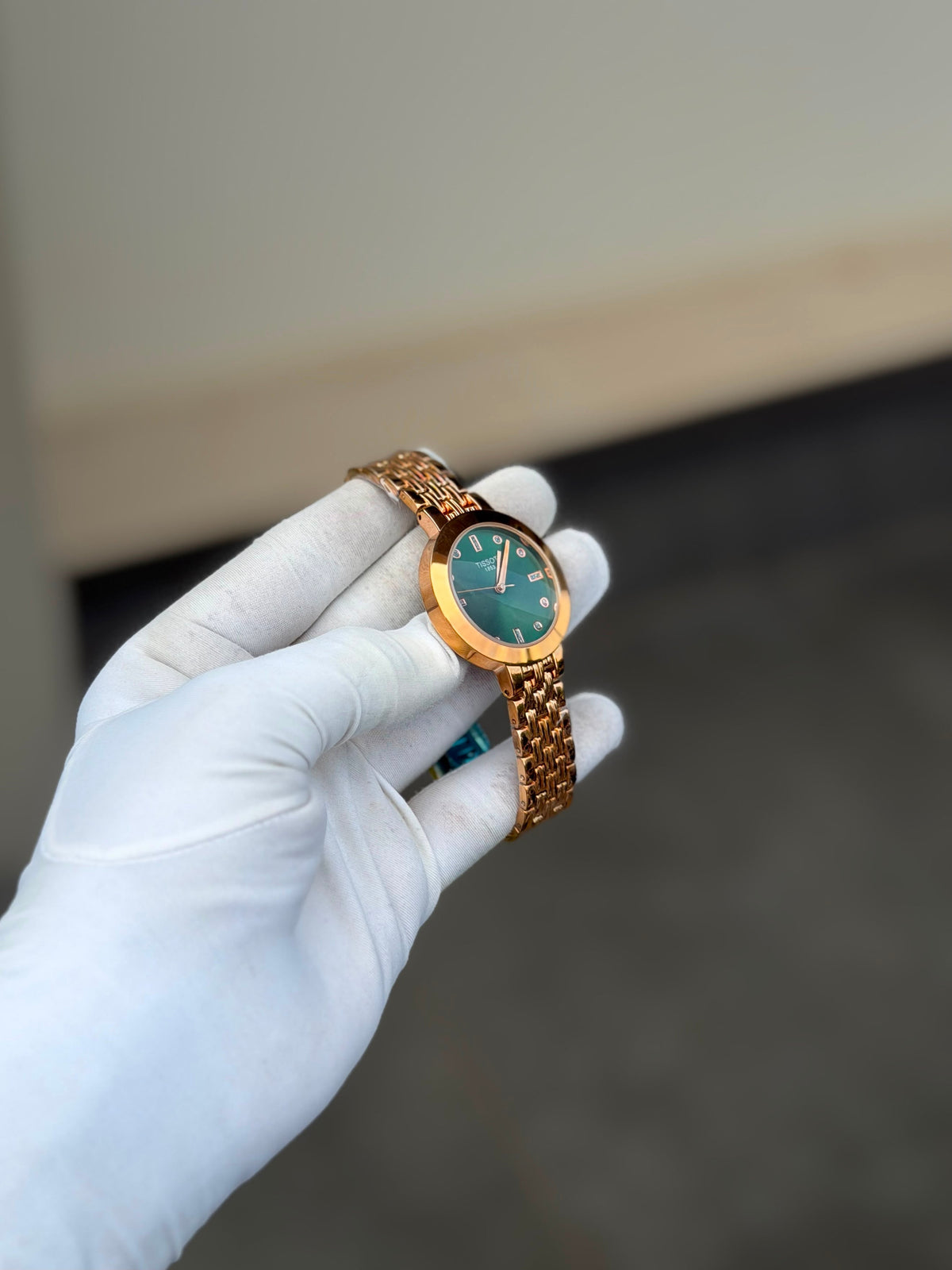 Women’s Classic Analog Quartz Wrist Watch with Elegant Dial Design
